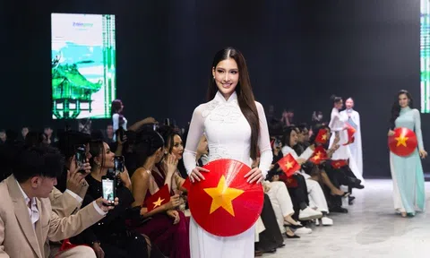 Dàn hoa hậu quốc tế hào hứng mặc áo dài, đội nón lá trình diễn thời trang
