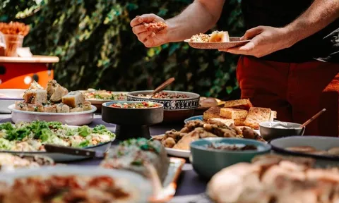 Các yếu tố tác động đến hành vi lãng phí thực phẩm của khách hàng tại các nhà hàng buffet