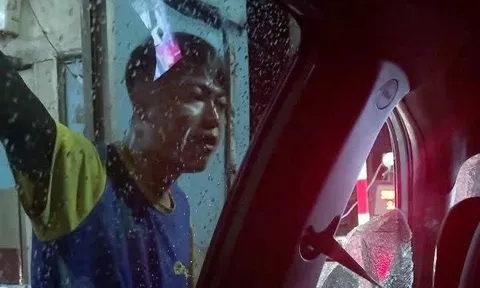 TP HCM: Bắt nam thanh niên đập vỡ kính taxi công nghệ