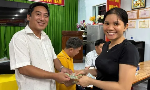 Thủ tướng yêu cầu đẩy nhanh tặng 100.000 đồng dịp Quốc khánh cho người dân
