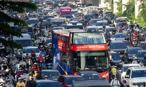 Mệt mỏi, chùn chân giữa biển ùn tắc ngày đầu đi làm trở lại sau kỳ nghỉ lễ 2/9