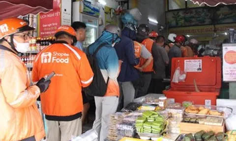 Cảnh 'chưa từng thấy' ở quán chay TPHCM ngày cận Rằm tháng 7