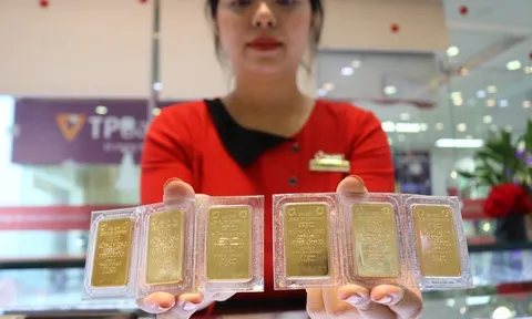 Giá vàng thế giới vượt 3.600 USD/ounce, giá vàng miếng SJC giảm 300.000 đồng