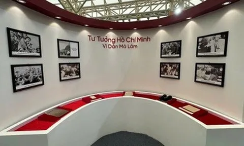 250 ảnh quý về Bác trưng bày ở gian hàng tỉnh Cao Bằng tại triển lãm 80 năm