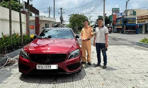 TP HCM: Tìm ra tài xế ô tô "dằn mặt" lái xe khác
