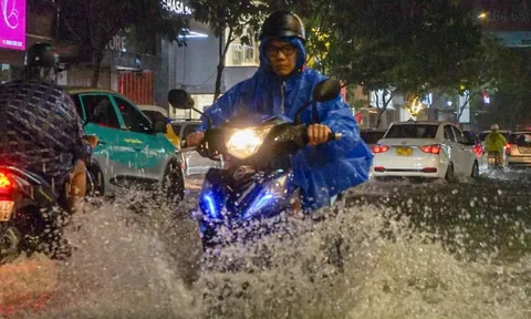Người dân Đà Nẵng có nơi lội nước sau 30 phút mưa