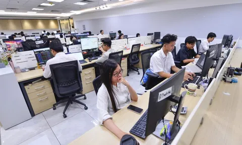Hồi hộp chờ nâng hạng chứng khoán, tin ra là bán hay 'cầm' tiếp?