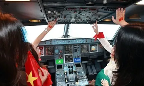 Những ngày cuối cùng Triển lãm A80, người dân vẫn xếp hàng chờ lái thử máy bay