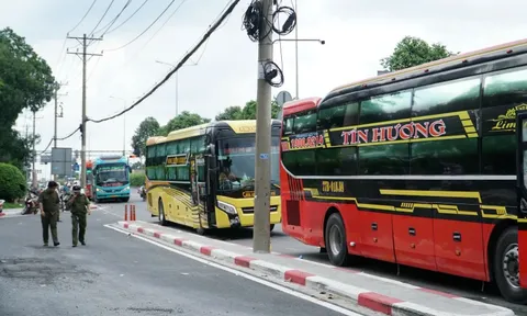 CSGT xử phạt 17 xe khách vi phạm với nhiều lỗi ở TP HCM