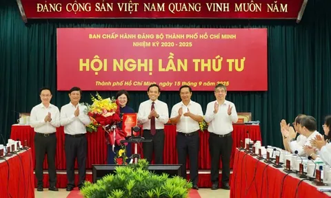 Bà Văn Thị Bạch Tuyết giữ chức Phó Bí thư Thành ủy TP HCM