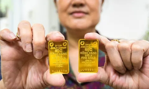 Giá vàng miếng SJC vượt 132 triệu đồng/lượng, chênh lệch giá vàng trong nước - thế giới giảm mạnh