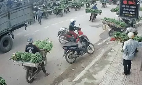 Xe tải mất lái đâm vào chợ chuối ở Quảng Trị, ít nhất 3 người tử vong