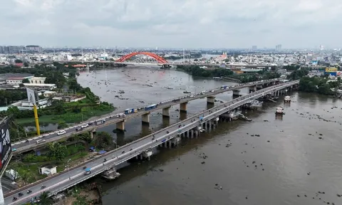 Chưa từng có tiền lệ ở Việt Nam: "Thần đèn" nâng cây cầu nặng 11.000 tấn lên cao thêm 1m, DN nào đứng sau?