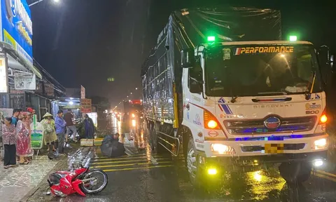 Xe tải va chạm xe máy, cô giáo tử vong tại chỗ