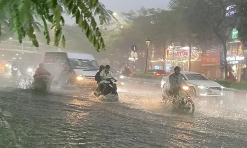 Cảnh báo khẩn: Hà Nội mưa dông nhiều nơi, có thể xảy ra mưa đá, lốc, sét ở nội thành