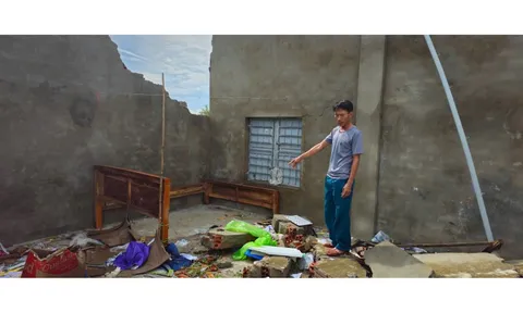 Xót xa bên những căn nhà tan hoang do bão số 10 Bualoi