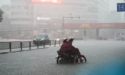 Hà Nội ngập kinh hoàng, Sở GD-ĐT chỉ đạo nóng cho tất cả các trường trên thành phố