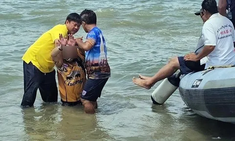 Du khách nhảy khỏi tàu giữa biển Thái Lan, đòi tự bơi vào bờ
