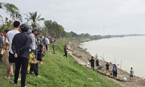 Vụ bố ôm hai con nhảy cầu trong đêm: Tìm thấy thi thể cuối cùng