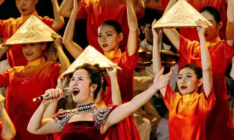 'Dưới ánh sáng quang vinh' mừng thành công Đại hội đại biểu Đảng bộ TP.HCM lần I
