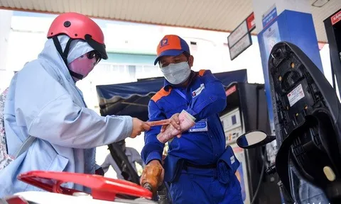 Xăng RON95 tăng giá, gần 20.000 đồng/lít