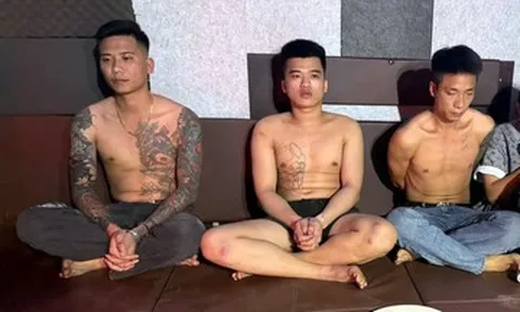 Triệt phá quán karaoke 'chui', tổ chức cho khách 'bay lắc' trong đêm