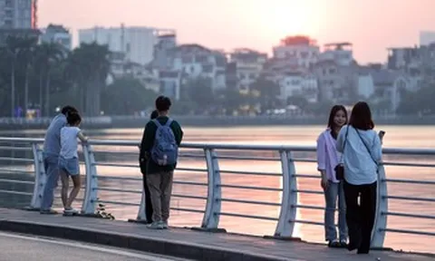 Dự báo thời tiết 18/10/2025: Miền Bắc nắng đến 33 độ trước khi đón không khí lạnh