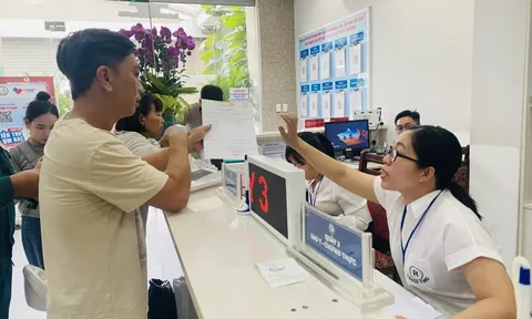Chủ tịch UBND TP HCM yêu cầu cắt giảm 30% thời gian thực hiện thủ tục hành chính