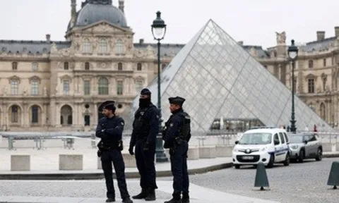 Lỗ hổng nghiêm trọng trong vụ cướp "báu vật vô giá" tại bảo tàng Louvre