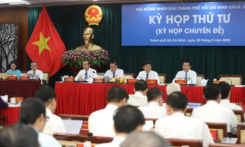 UBND TP HCM đề nghị HĐND TP HCM tổ chức kỳ họp chuyên đề trong tháng 11