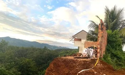 Cảnh tượng nhà sụp xuống vực sâu, chỉ còn trơ lại bức tường gây ám ảnh tại Gia Lai