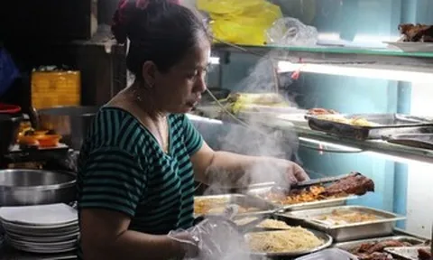 Quán cơm tấm ở TPHCM tên nghe đáng sợ, ngày nấu 3 bao gạo, khách ăn xuyên đêm