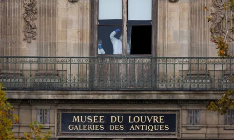 Bảo tàng Louvre mở cửa trở lại sau vụ trộm thế kỷ