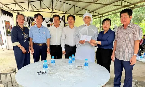 TP HCM chia sẻ, động viên và hỗ trợ gia đình cụ bà 79 tuổi bị nước cuốn trôi