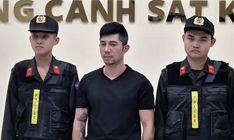 Bắt ca sĩ Lương Bằng Quang, khởi tố thêm Ngân 98 tội 'Đưa hối lộ'