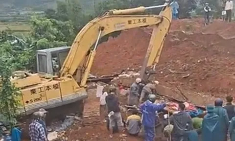 Sạt móng nhà hàng xóm, cha và con gái tử vong thương tâm