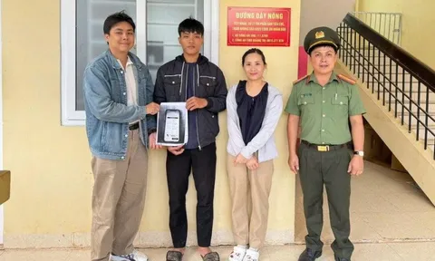 Nam thanh niên bất ngờ nhận được 879 lượt chuyển tiền với nội dung thưởng năng suất