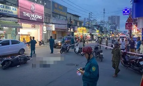 Va chạm xe máy kinh hoàng ở TPHCM, nạn nhân bị hất lên cao rồi rơi xuống tử vong
