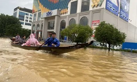Hình ảnh mới nhất tại TP Huế khi nước lũ bủa vây
