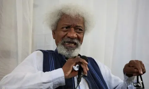 Mỹ bất ngờ thu hồi visa của nhà văn châu Phi đầu tiên đoạt giải Nobel