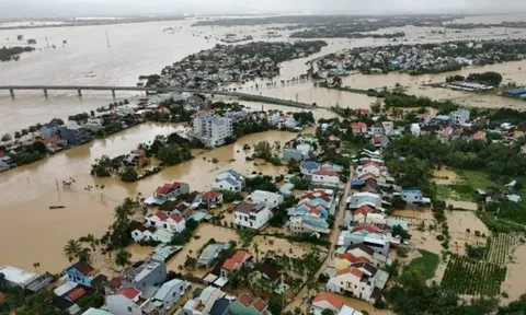 Nhiều khu dân cư ở Quảng Trị ngập sâu, 2 người chết và mất tích vì mưa lũ