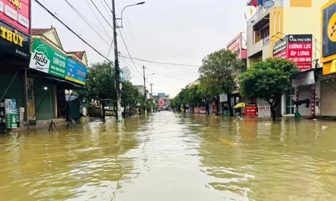 Mưa lũ gây ngập hàng chục nhà dân ở Lệ Thủy