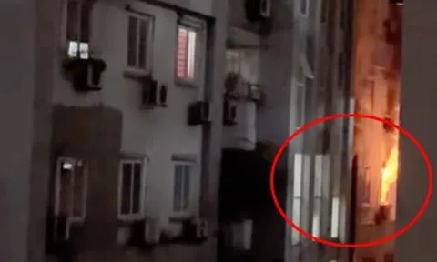 Cháy tại chung cư cao 12 tầng ở Hà Nội