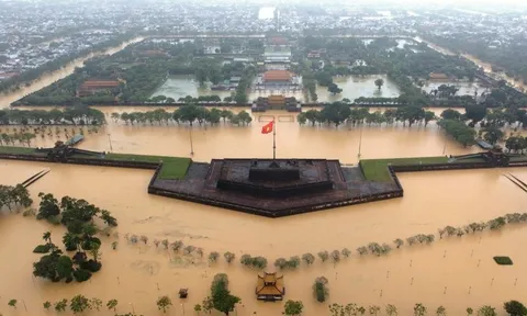 Miền Trung dự báo tiếp tục mưa lớn tới 700 mm, diễn biến phức tạp