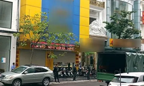 Cảnh sát phong tỏa đường có hàng loạt tiệm vàng nổi tiếng ở Thanh Hóa