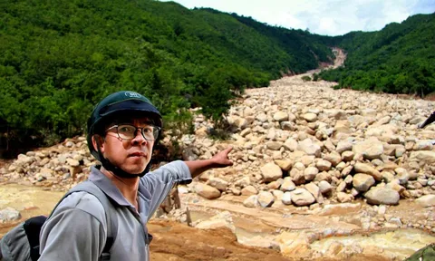 Cận cảnh hồ chứa nước trên núi bị vỡ càn quét hoa màu, nhà cửa của người dân