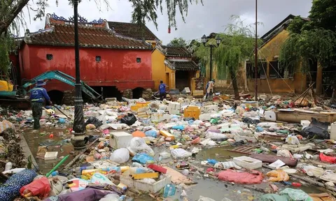 Mưa lũ miền Trung: Cảnh báo nguy cơ bùng phát bệnh ngoài da