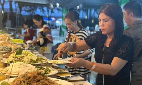 Thực khách choáng ngợp trong đêm khai mạc Lễ hội Ẩm thực chay 2025