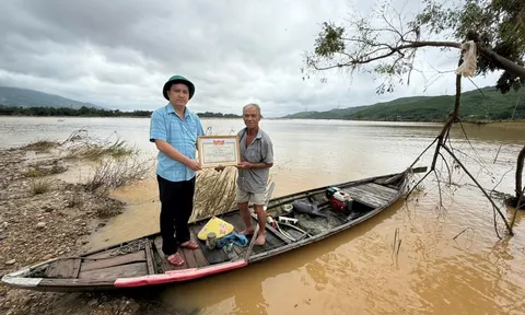 Khen thưởng 2 công dân dũng cảm cứu người ở Đà Nẵng