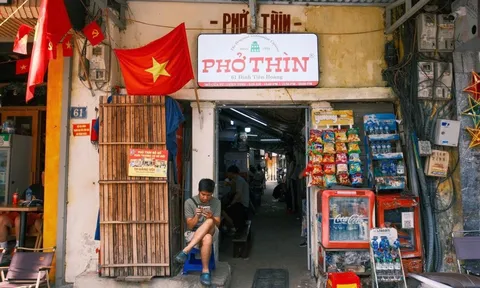 Quán phở duy nhất bên Hồ Gươm sắp phải di dời sau gần 70 năm